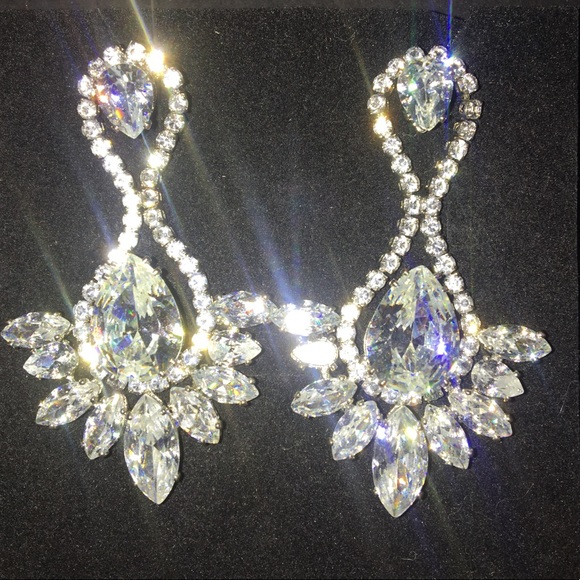 Diamond dangle earrings - Picture 2 of 2
